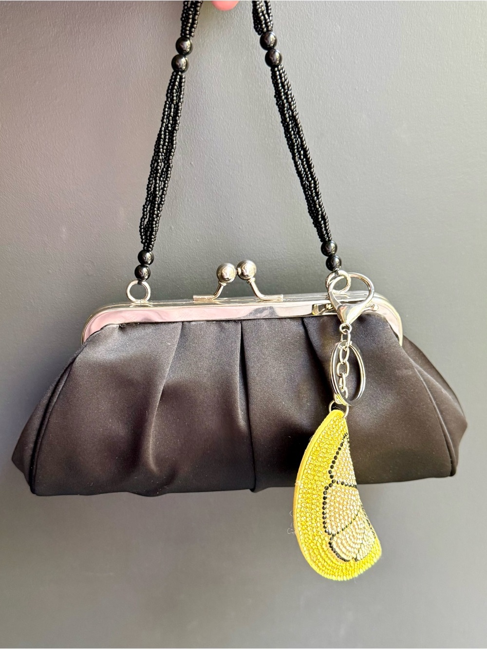 Vintage La Regale Black Satin Pleated Evening Bag Kiss Lock Beaded Handle + 🍋
